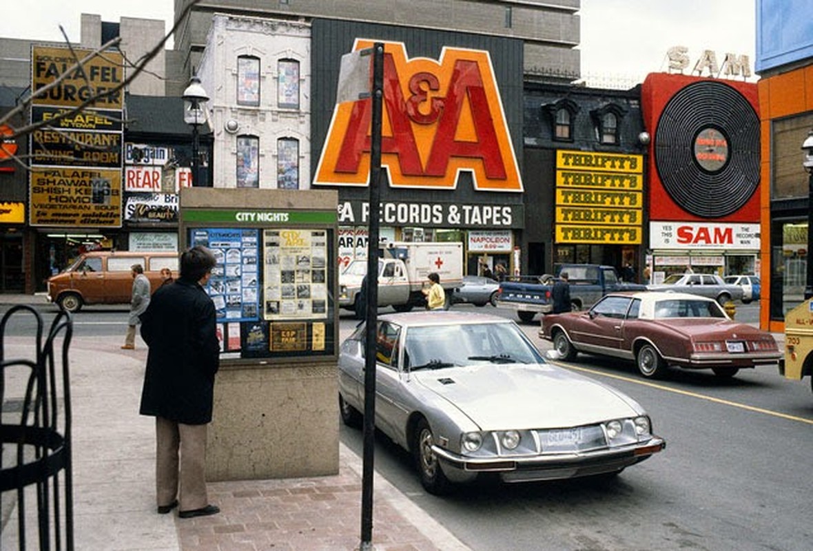 Anh mau song dong ve pho Yonge o Toronto nhung nam 1970-Hinh-10