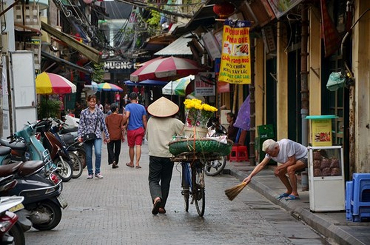 Hinh anh nguoi Ha Noi xuong pho don gio mua Dong Bac-Hinh-4