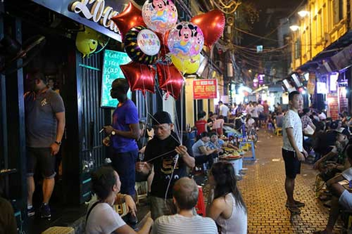 Hai hung bong bay bom di dong tren duong pho Thu do-Hinh-10