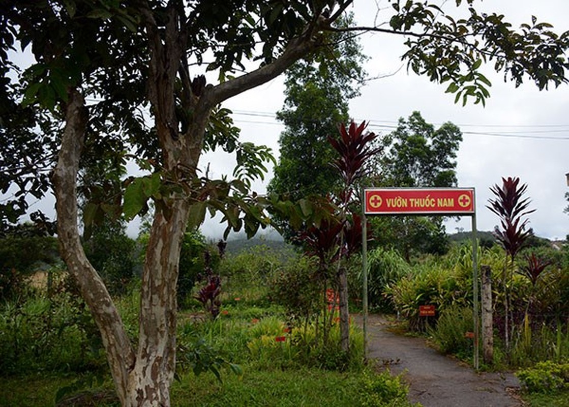 Tham doanh trai don bien phong o nga ba Dong Duong-Hinh-15