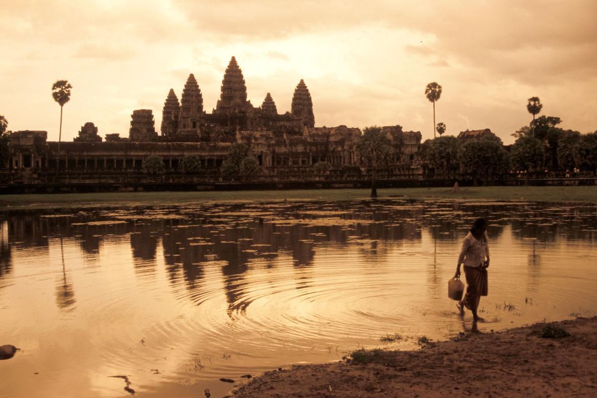 Vi sao thanh pho Angkor huy hoang bong dung sup do?