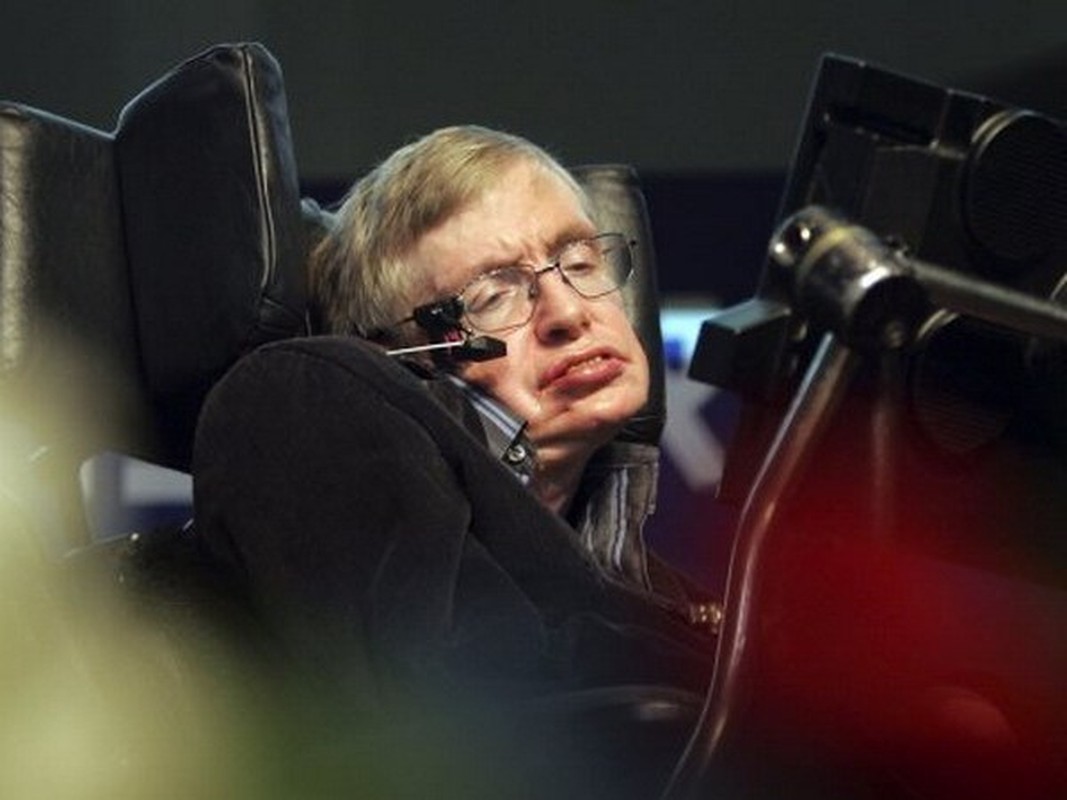Vi sao Stephen Hawking luon hoi thuc con nguoi roi Trai dat?-Hinh-2