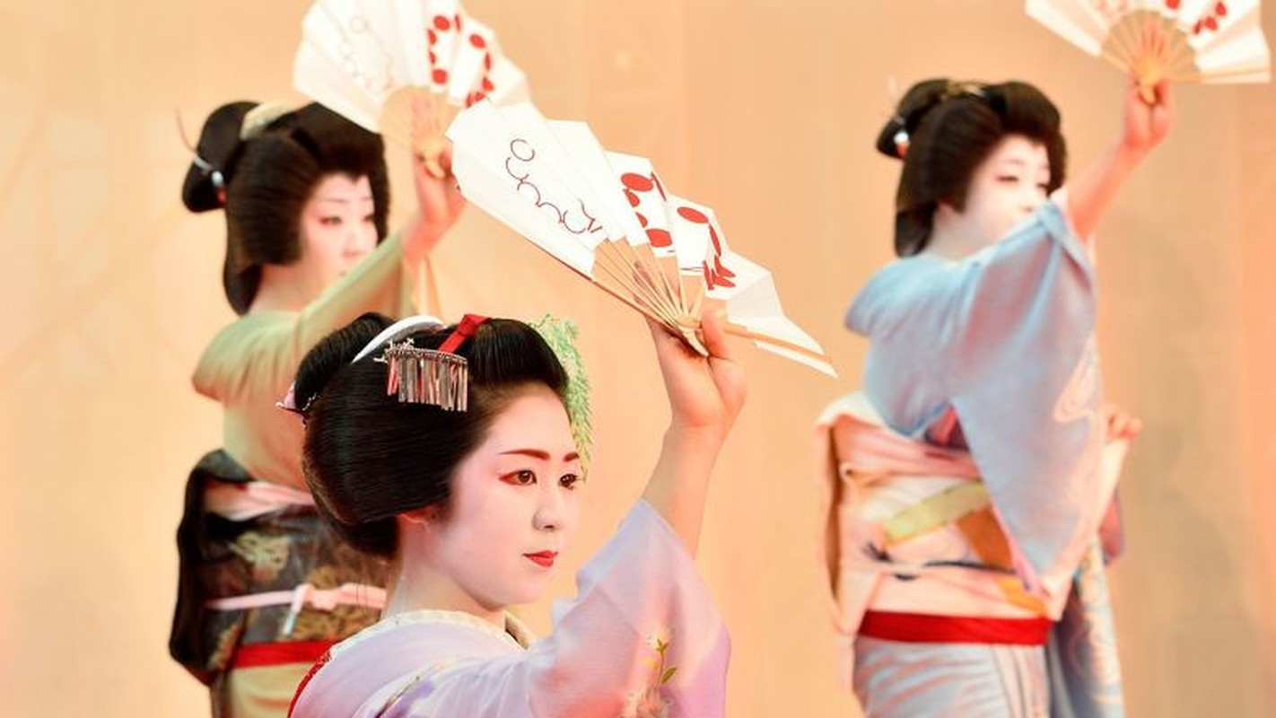 Cuoc song bi an cua cac thieu nu kho luyen thanh geisha-Hinh-11