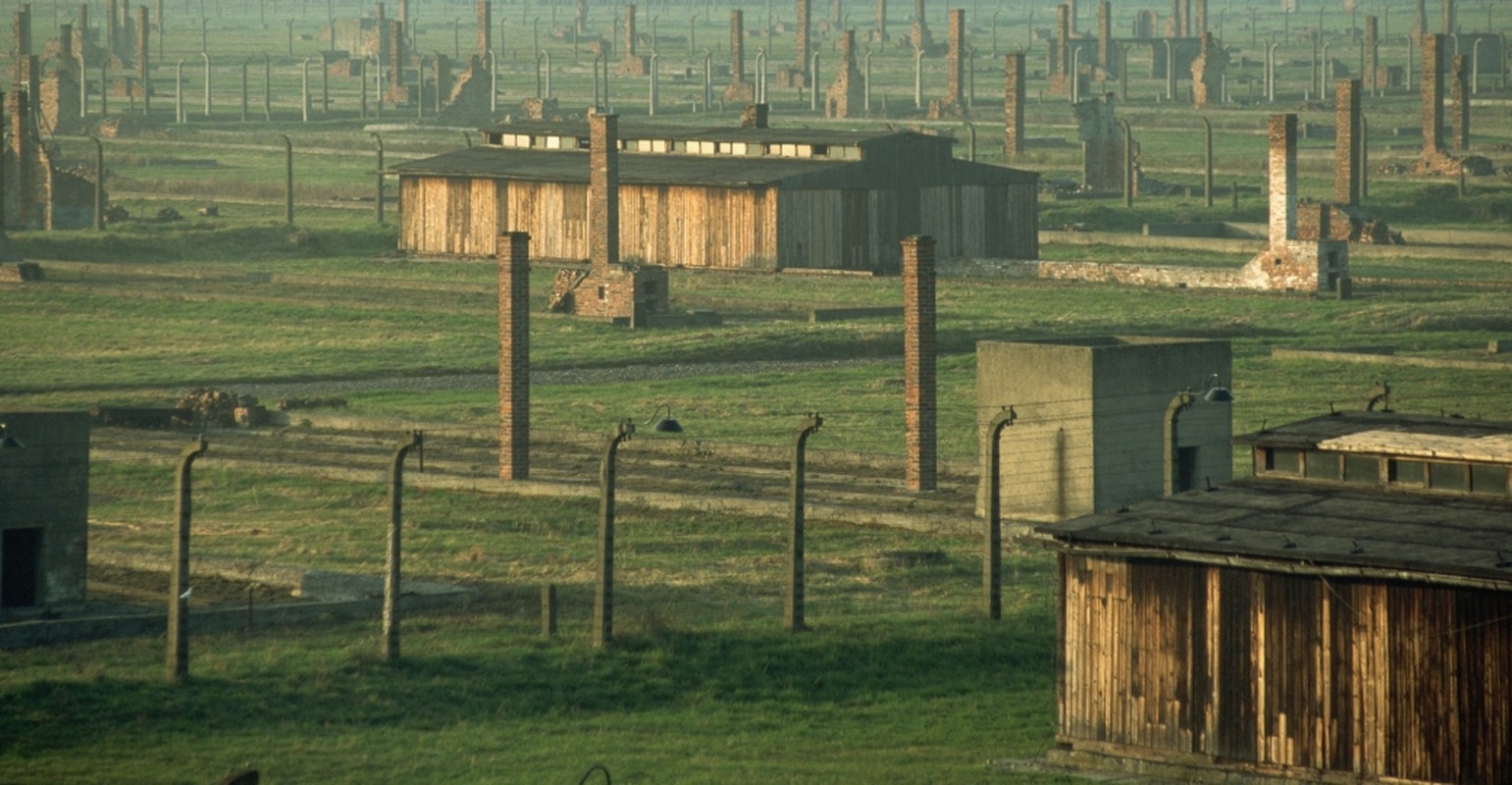 Vu dao thoat khoi trai tap trung Auschwitz chan dong lich su-Hinh-9