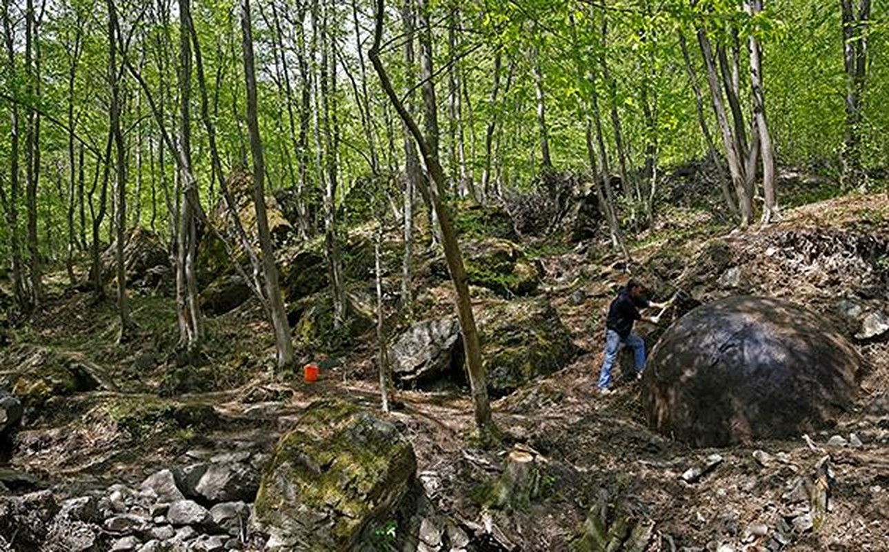 Bi an khoi cau da “ngoai hanh tinh” o Bosnia-Hinh-4