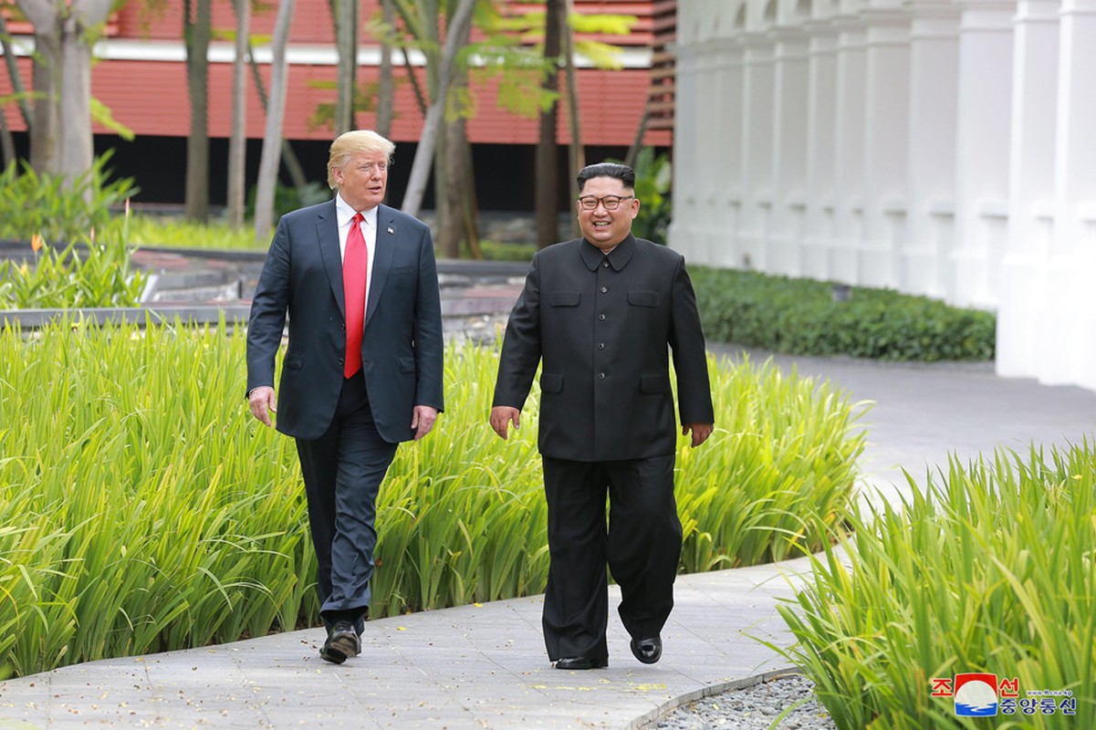 Hinh anh than thiet nong am Tong thong Donald Trump va Chu tich Kim Jong-un-Hinh-6