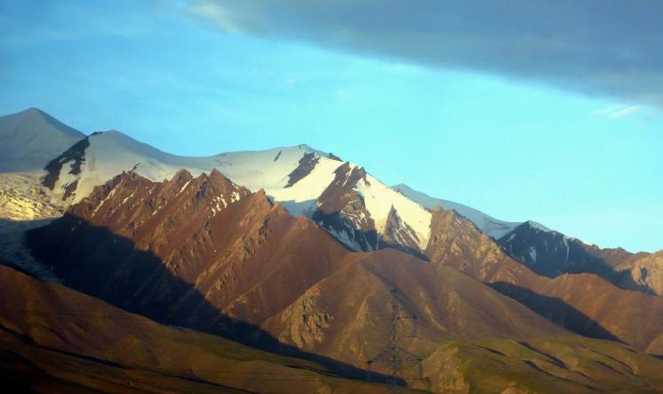 Гора Унь Лунь место нахождения. Миф Китая о горе Куньлунь. Kunlun Mountain Water.