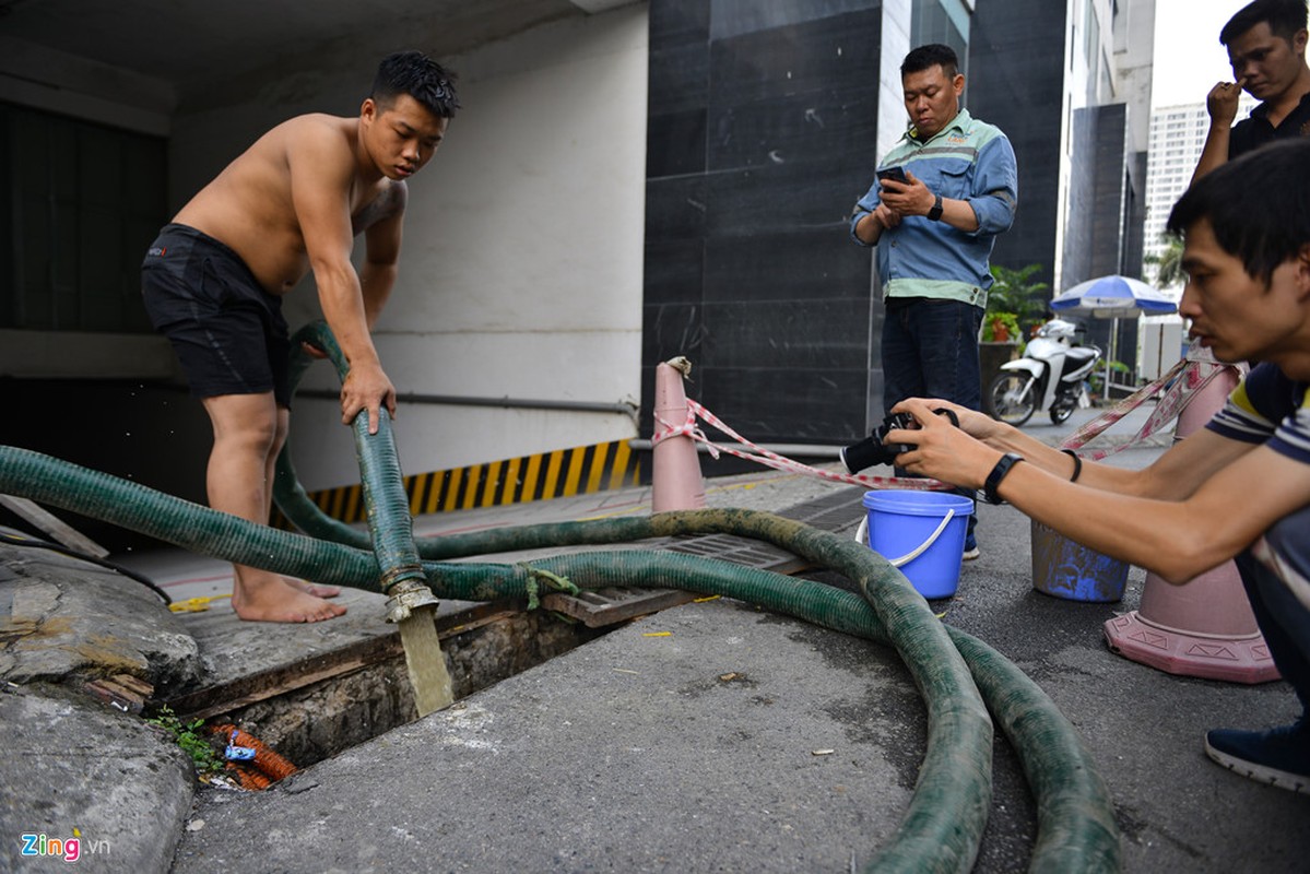 Nuoc dac set, boc mui dau khi thau rua be chung cu Ha Noi