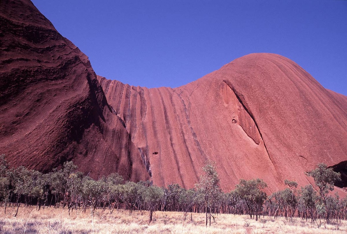 Kinh hai “loi nguyen bi an” o nui thieng noi tieng Australia-Hinh-7