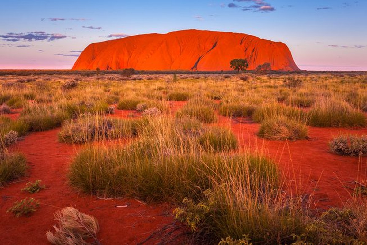 Kinh hai “loi nguyen bi an” o nui thieng noi tieng Australia