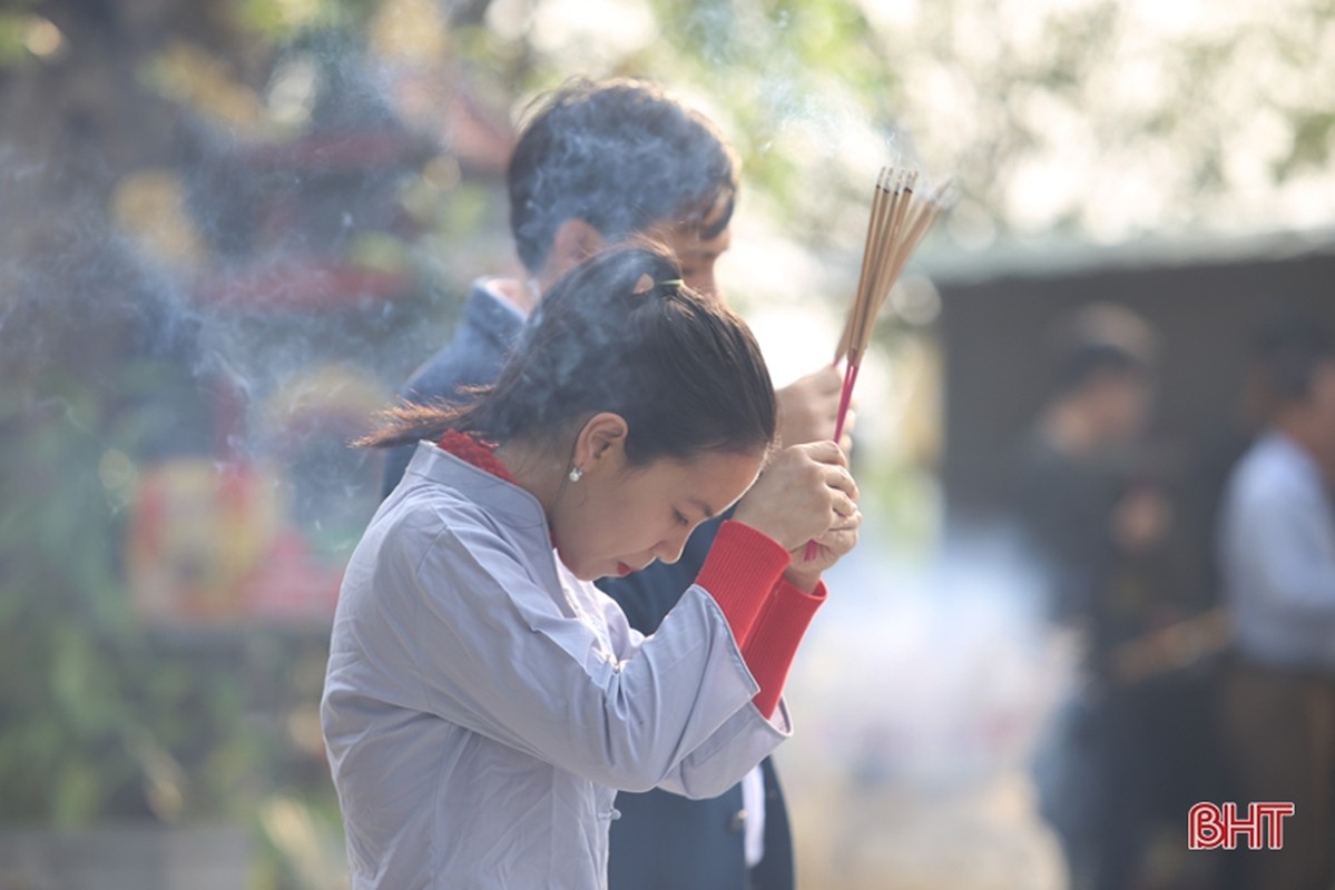 Tet Nguyen Dan, Ha Noi va mien Bac mua ret: Nguoi dan van tap nap di chua cau may-Hinh-10