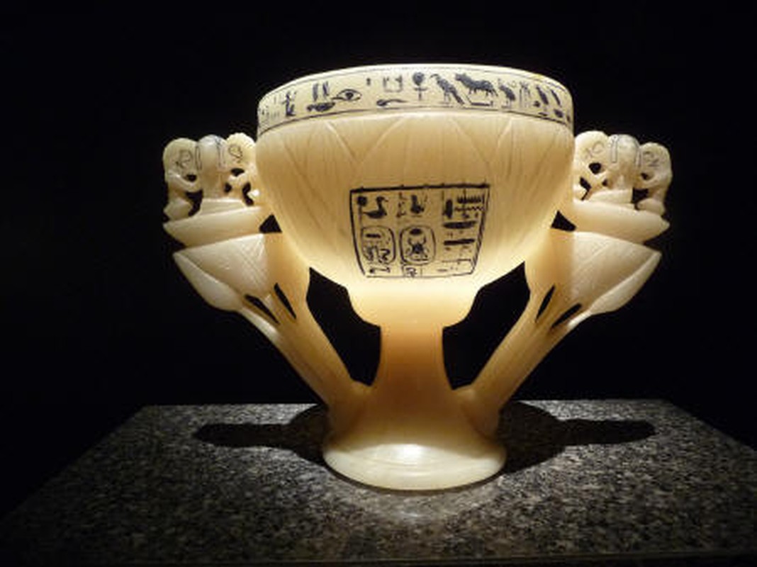 Chiec ly mang ''loi nguyen'' bi an trong mo Vua Tutankhamun-Hinh-7