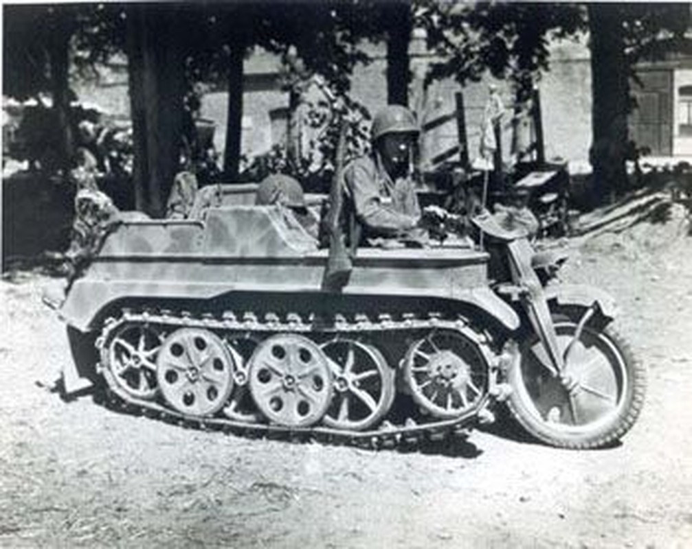 View - 	Khó hiểu vũ khí dị nửa xe máy nửa xe tăng của phát xít Đức