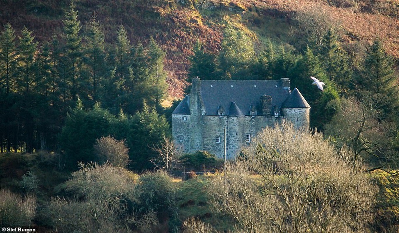 Ve dep co kinh cua lau dai hang tram tuoi o Scotland