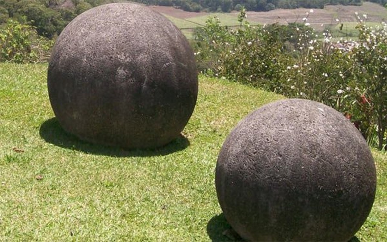 Ky bi nhung qua cau da nang vai tan nghi chua vang ben trong