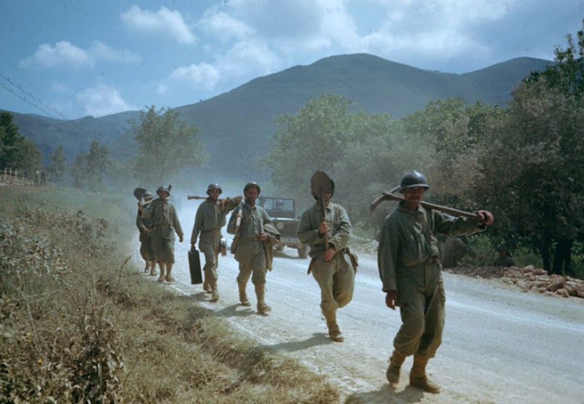 Khoanh khac hiem thay quan Dong minh chien dau tai Italy nam 1944