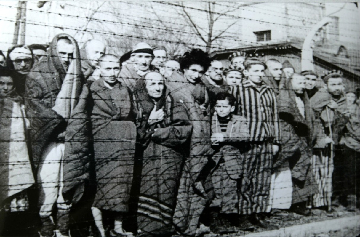 Toi ac rung ron cua Duc quoc xa tai Auschwitz phoi bay nam 1945-Hinh-9