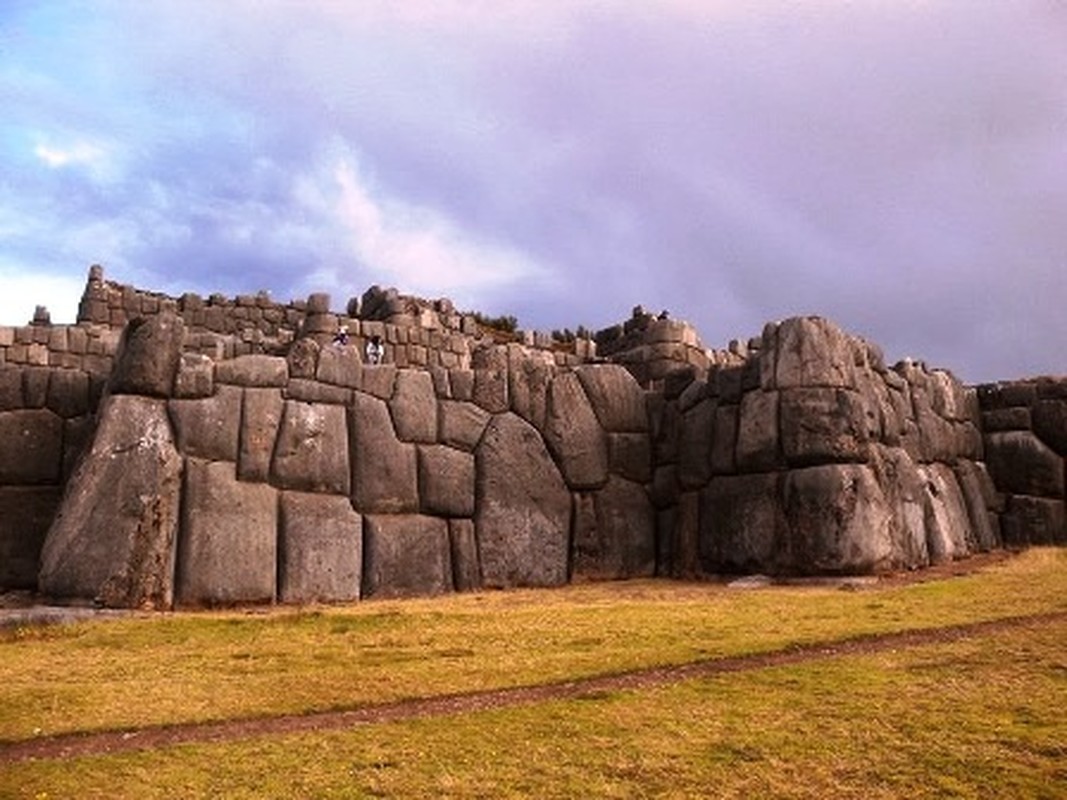 He lo bat ngo ve buc tuong da cua nguoi Inca-Hinh-7