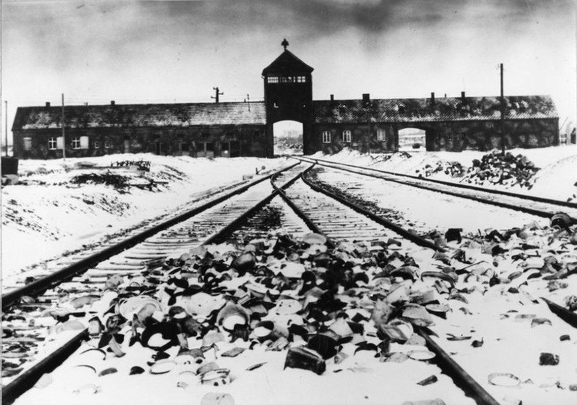 Nu ho sinh nguoi Ba Lan cuu song nhieu tre em o trai Auschwitz