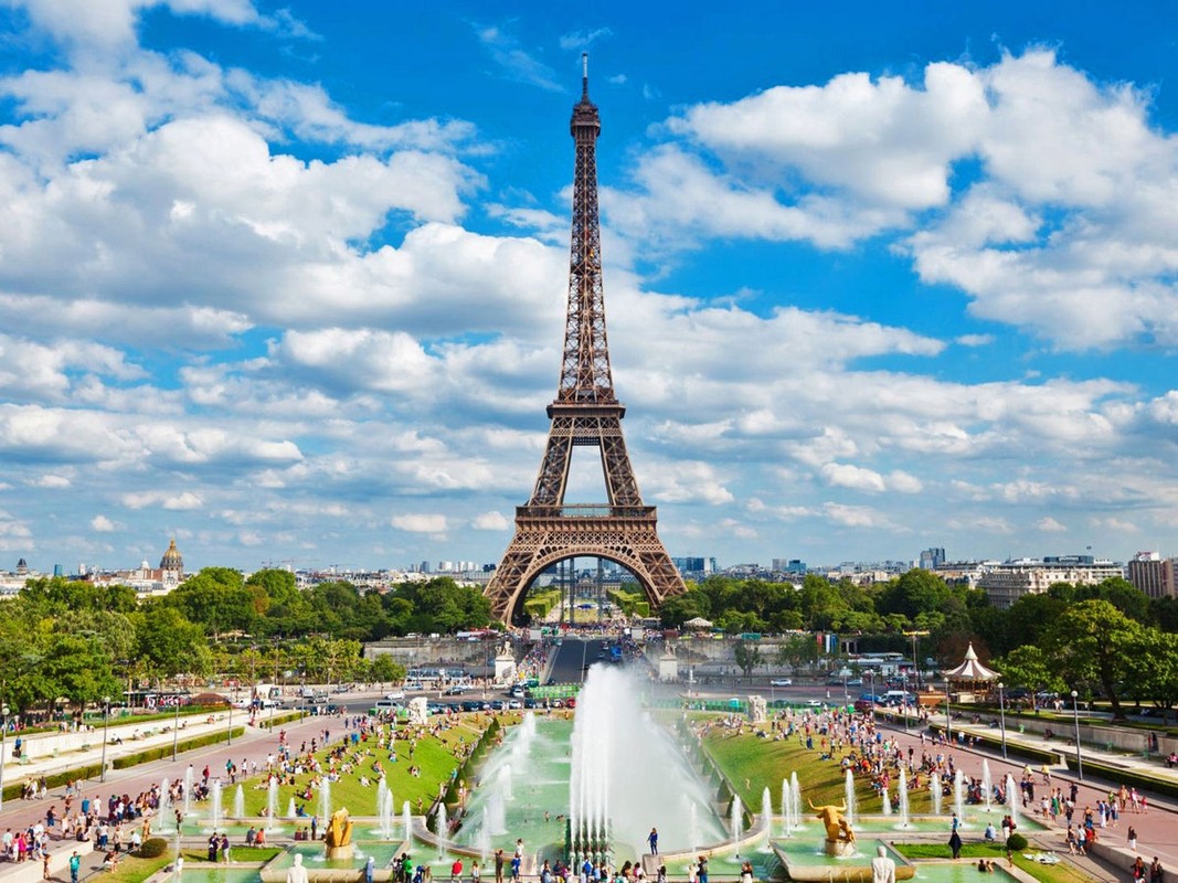 Thap Eiffel suyt bi do bo: Lo ly do soc lien quan “quai vat”-Hinh-10