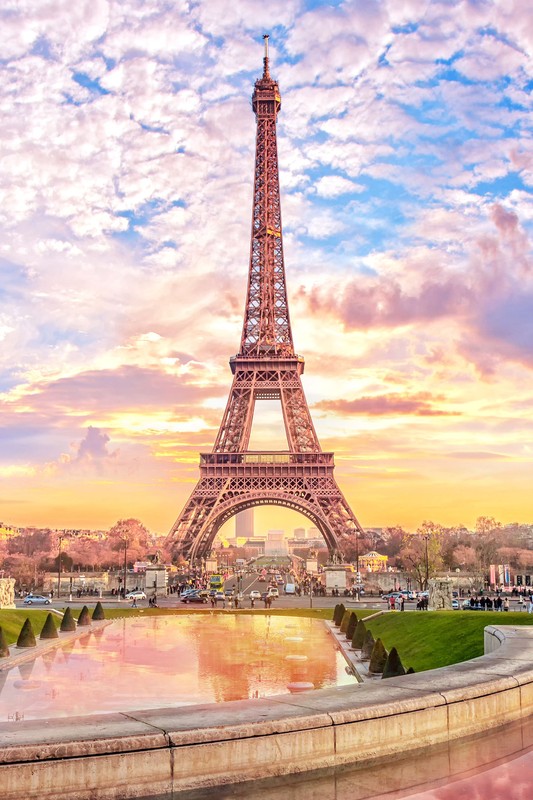 Thap Eiffel suyt bi do bo: Lo ly do soc lien quan “quai vat”-Hinh-2