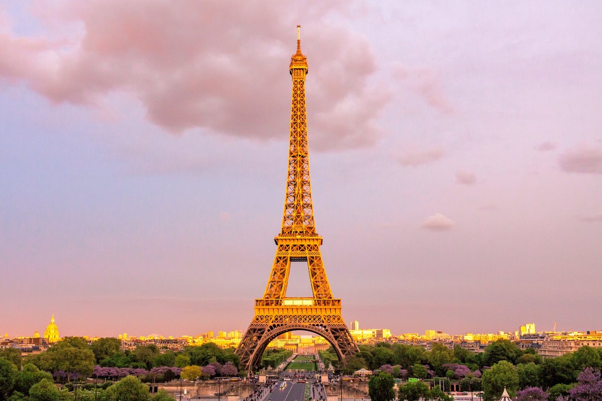 Thap Eiffel suyt bi do bo: Lo ly do soc lien quan “quai vat”-Hinh-3