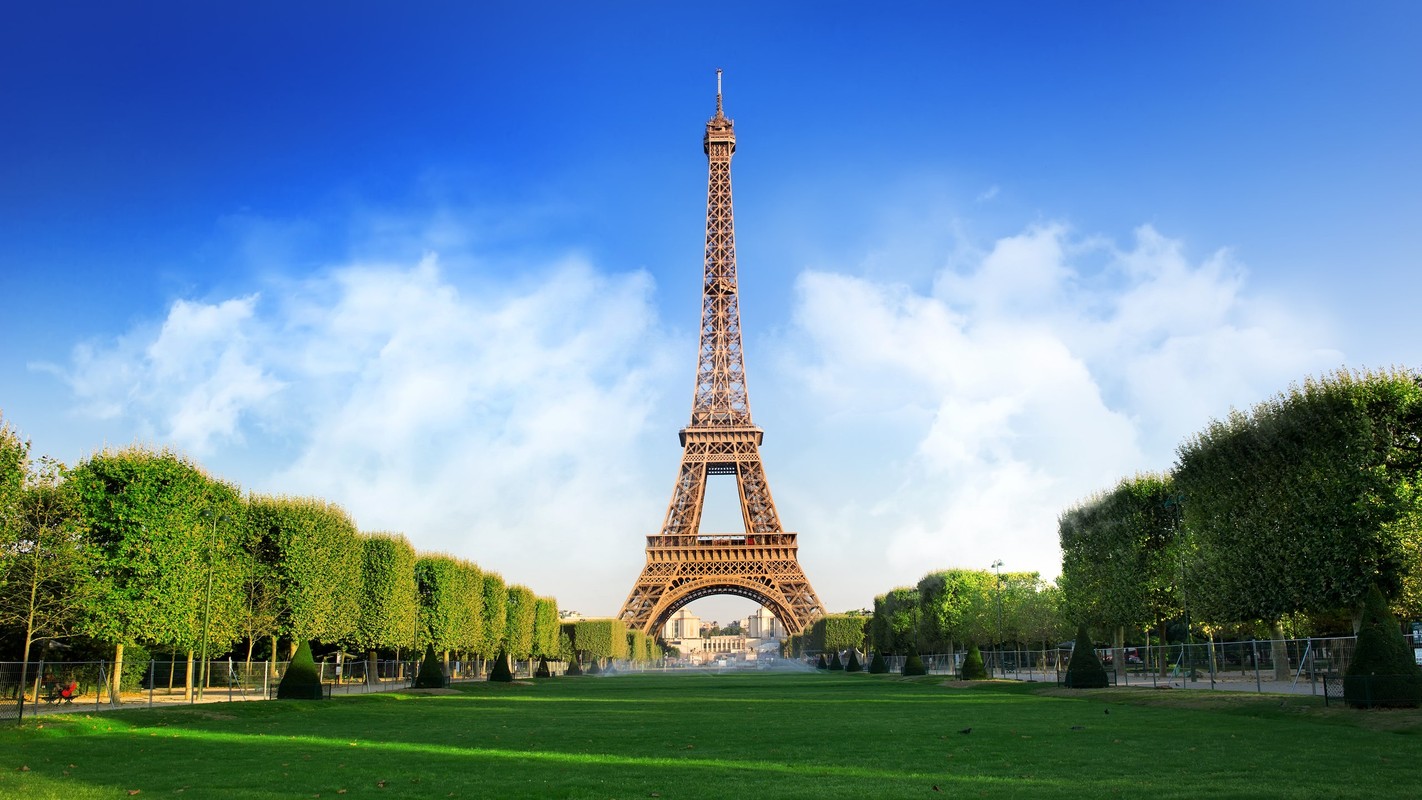 Thap Eiffel suyt bi do bo: Lo ly do soc lien quan “quai vat”-Hinh-4
