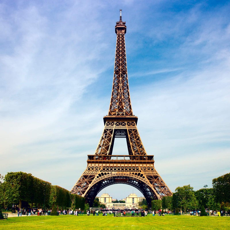 Thap Eiffel suyt bi do bo: Lo ly do soc lien quan “quai vat”-Hinh-5