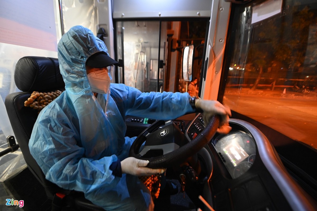 Hang tram xe buyt o Ha Noi cho ngay lan banh tro lai-Hinh-10