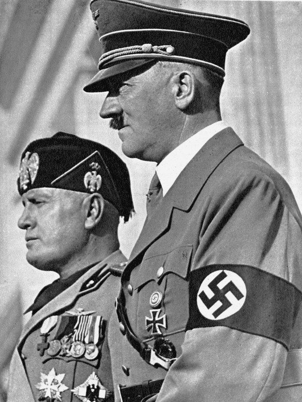 Cuc soc ly do Hitler bat khoc khi lan dau gap Mussolini-Hinh-8