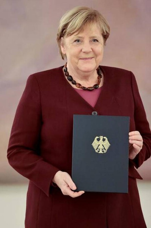 Bat ngo du dinh cua “ba dam thep” Angela Merkel sau nghi huu