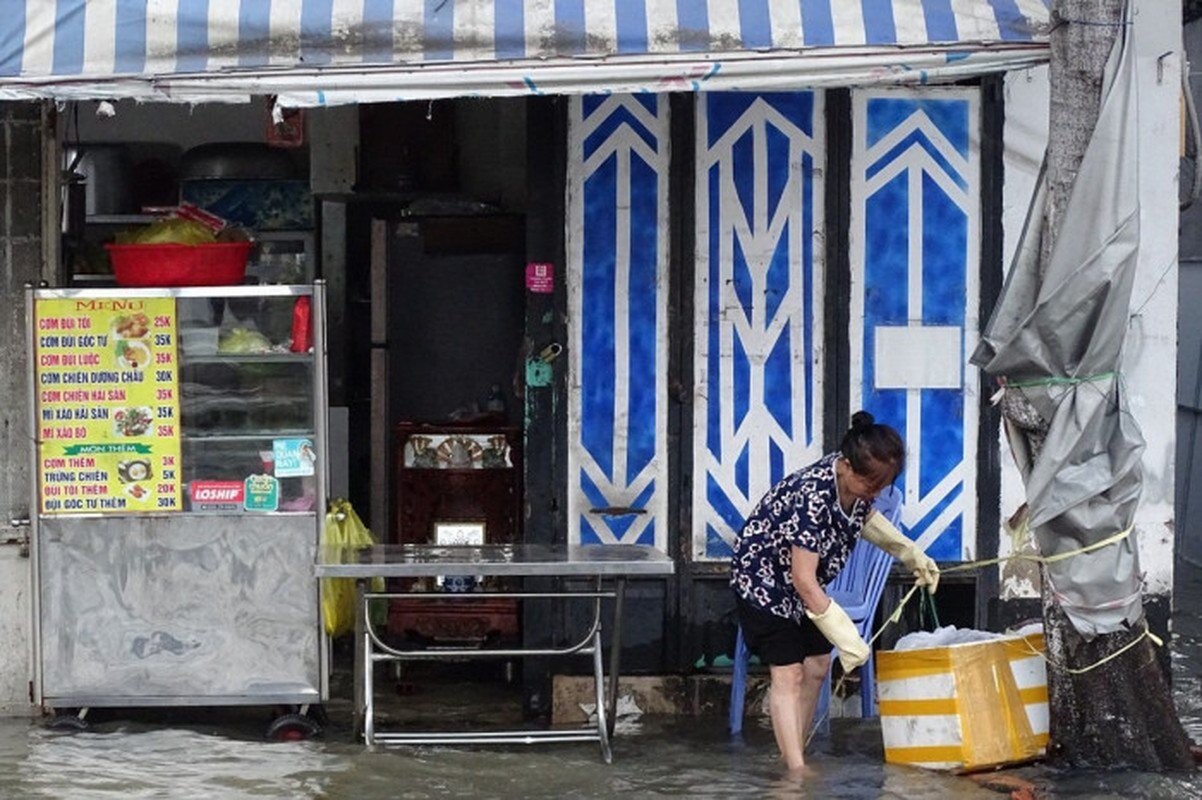 Duong sa TP.HCM thanh song, nguoi dan “danh vat” tro ve nha-Hinh-9