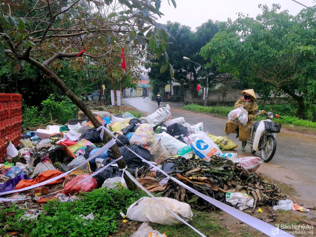 Sau Tet, nhieu tuyen duong o Nghe An ngap rac thai-Hinh-4