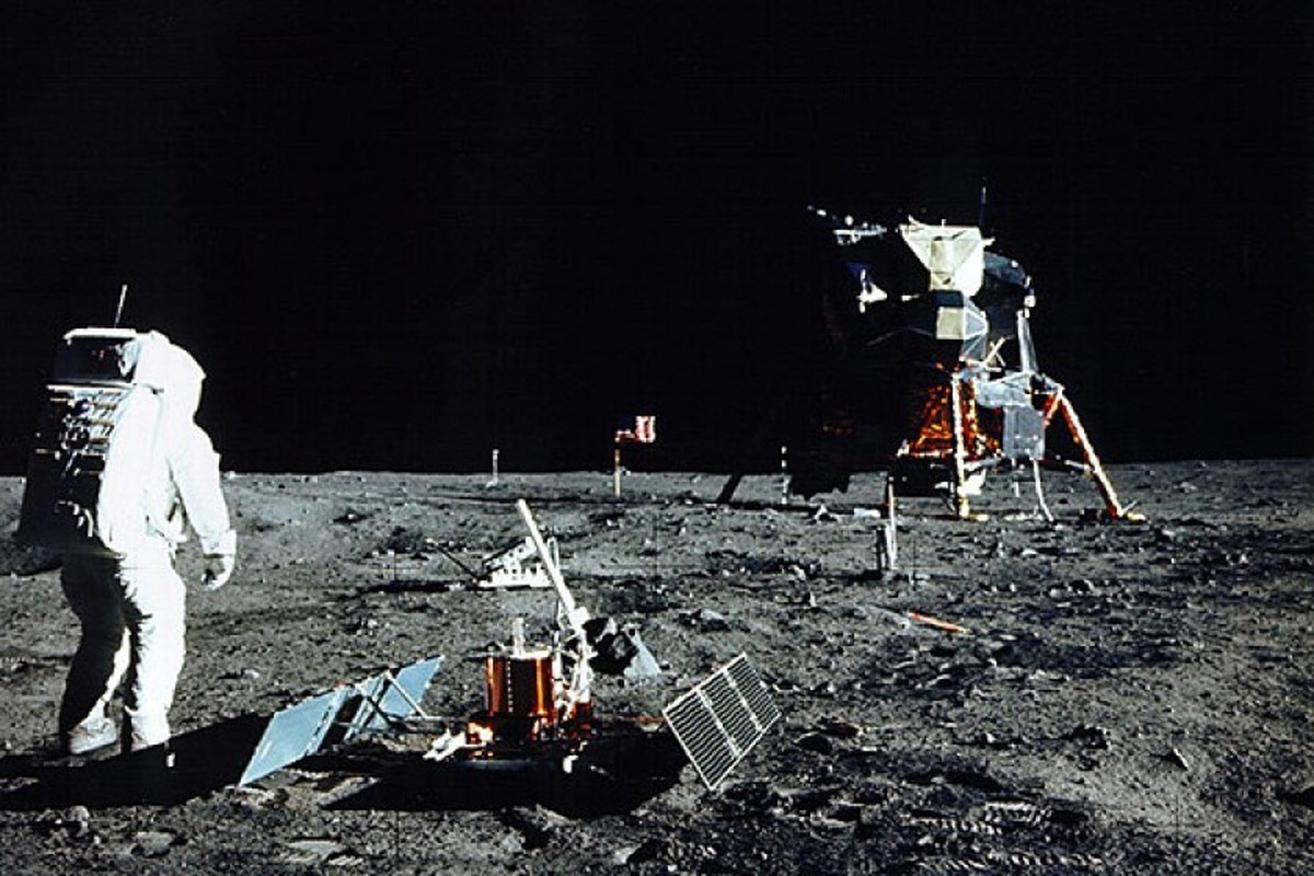 Tau Apollo 11 mang tui bui Mat trang ve Trai dat lam gi?-Hinh-5