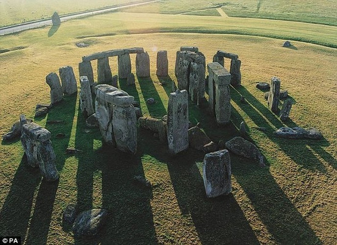 Chan dong loi giai bi mat bai da co Stonehenge: Su that bat ngo!