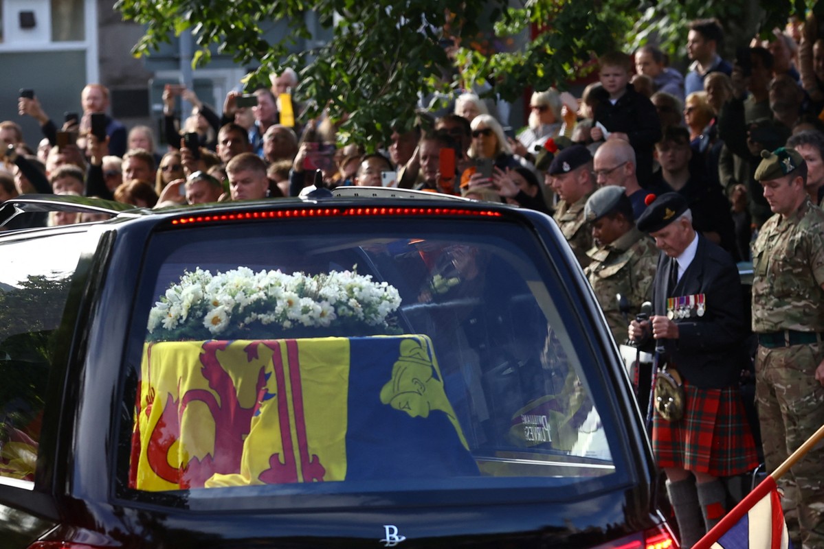 Khoanh khac ky dieu tren linh cuu Nu hoang Elizabeth II-Hinh-5