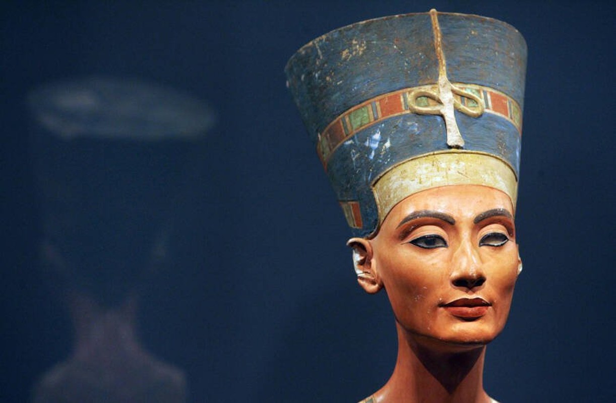 Ro tin tim thay xac uop nu hoang Nefertiti, gioi khao co choang vang