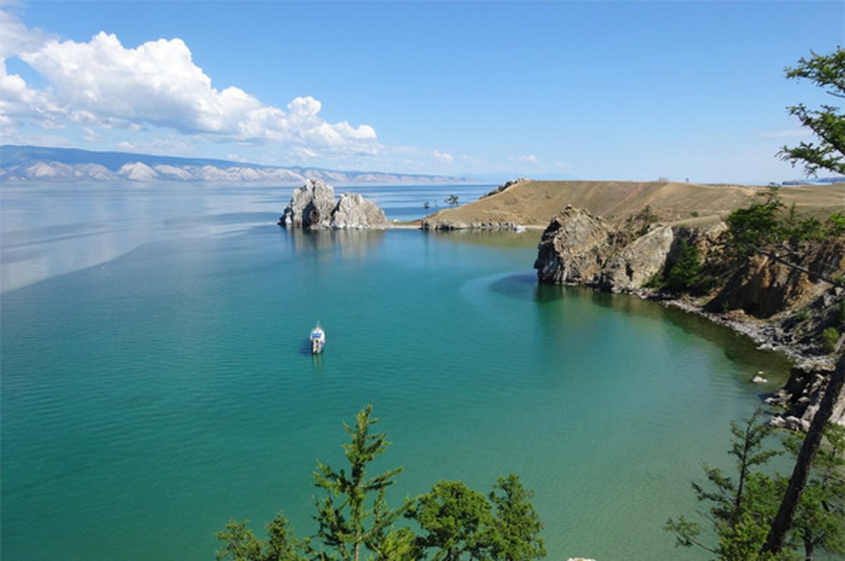 1.600 tan vang an giau duoi ho Baikal, vi sao khong ai dam vot?