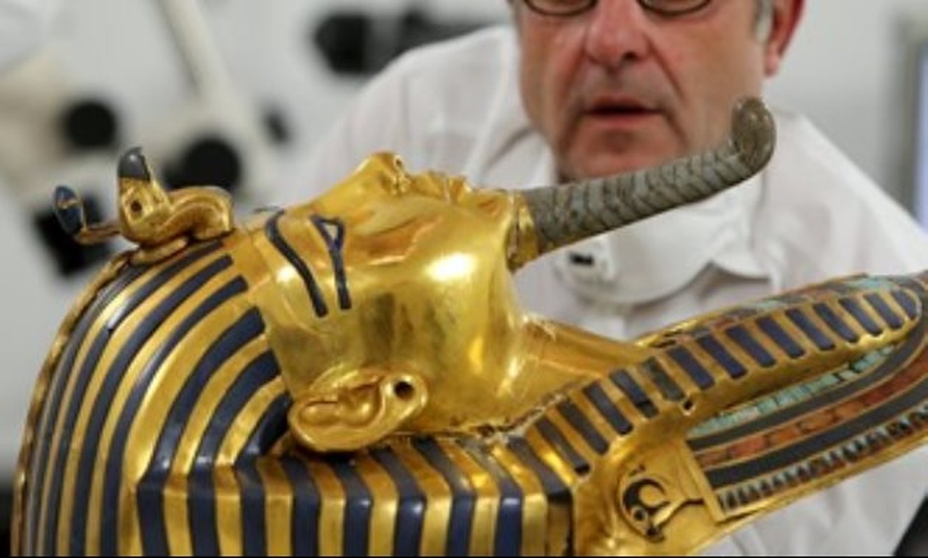 Chi tiet ky quai tren mat na vang Tutankhamun khien chuyen gia “roi nao”-Hinh-5