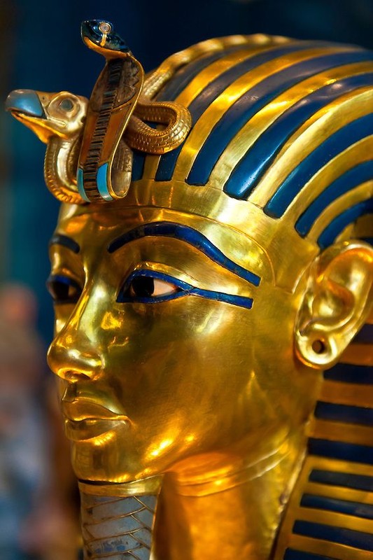 Chi tiet ky quai tren mat na vang Tutankhamun khien chuyen gia “roi nao”-Hinh-7