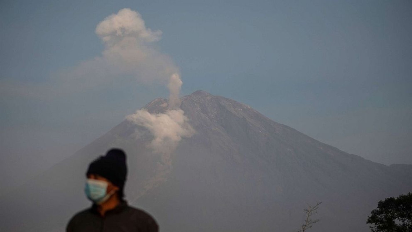 Nui lua cao nhat Indonesia moi phun trao, tham hoa co xay ra?-Hinh-10