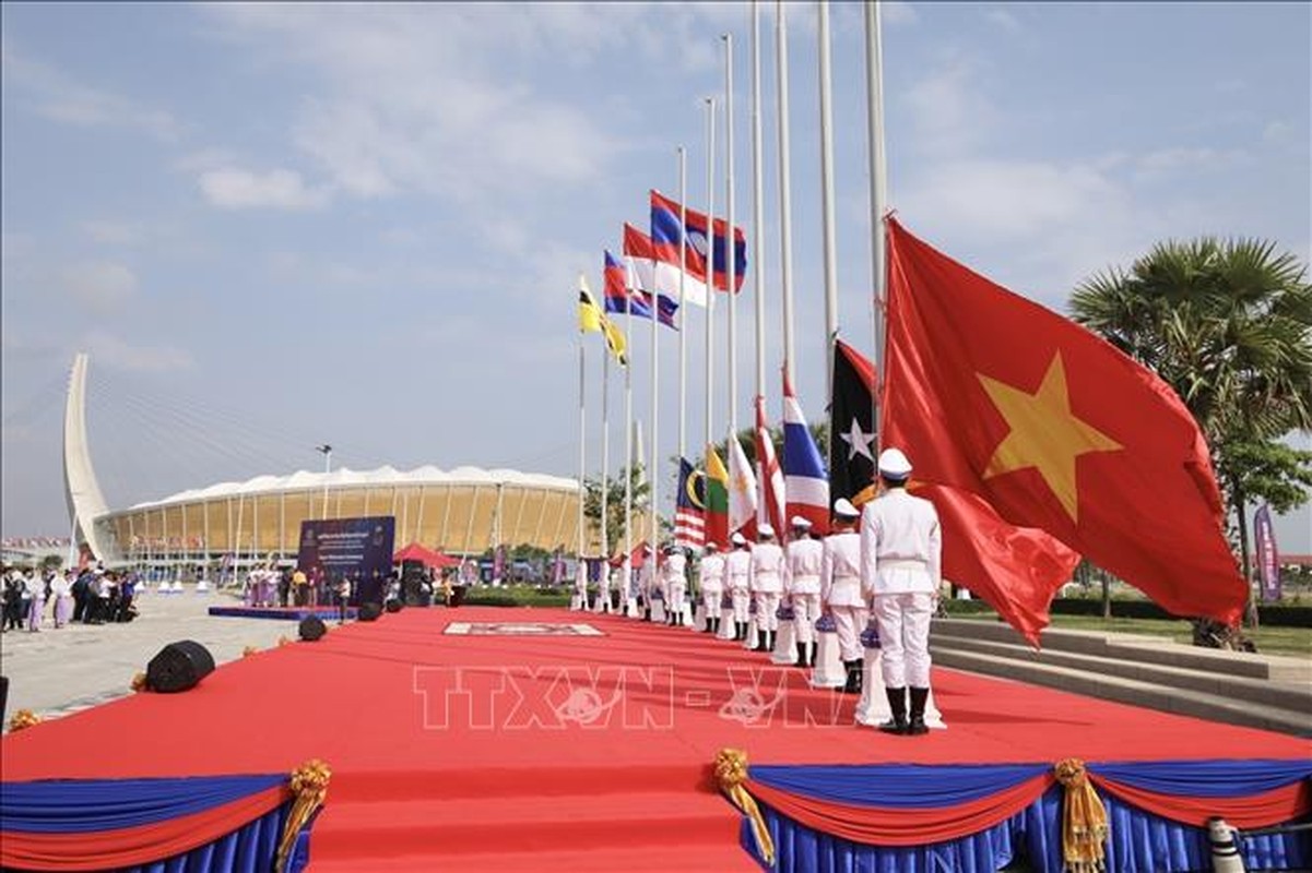 Quoc ky Viet Nam tung bay trong Le thuong co SEA Games 32-Hinh-2