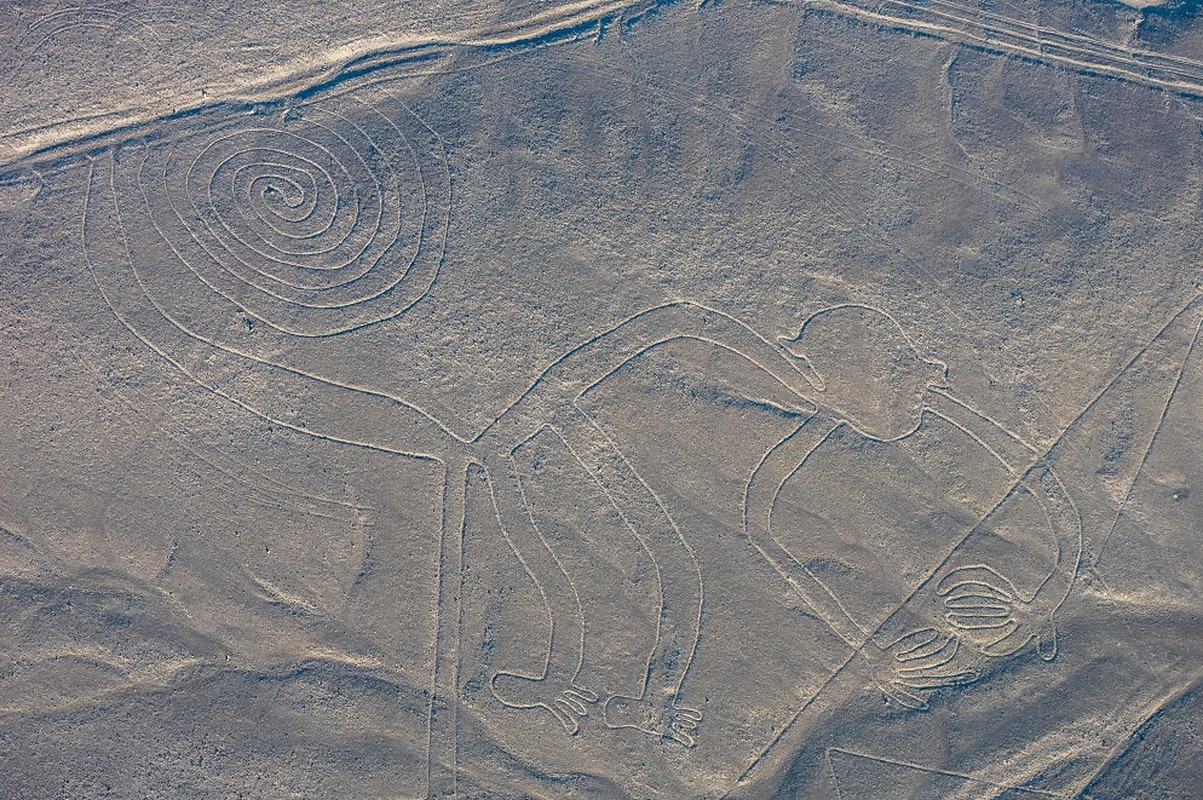 Bi an ngan nam ve nhung duong ke Nazca o sa mac Peru