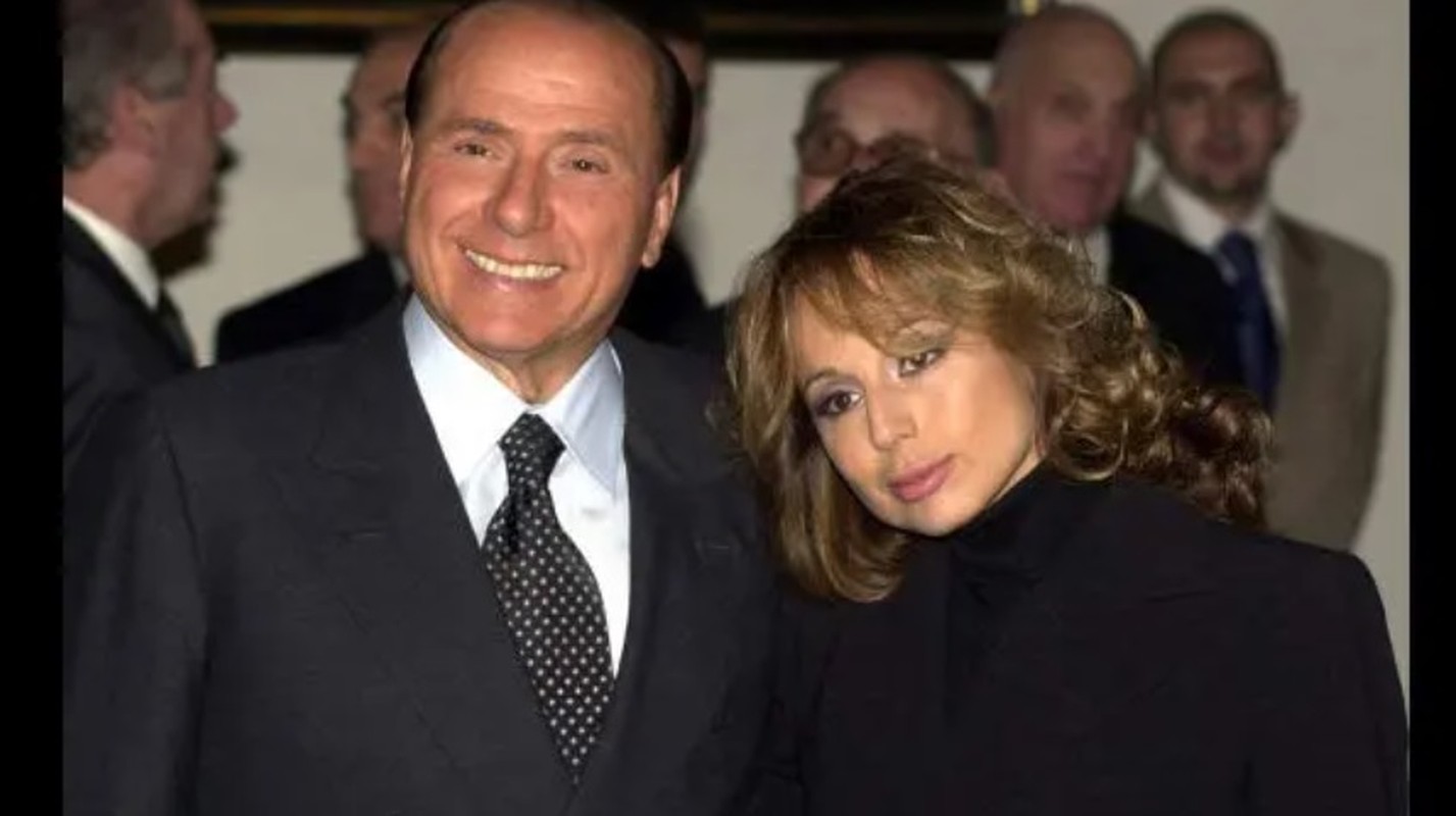 Loat anh vo gia ve cuoc doi cuu Thu tuong Italy Silvio Berlusconi-Hinh-10