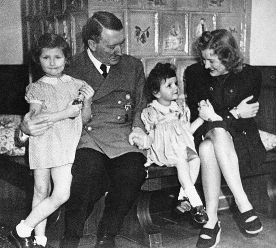 Chan dong Eva Braun “cam sung” Hitler, cap ke si quan SS cap cao-Hinh-10