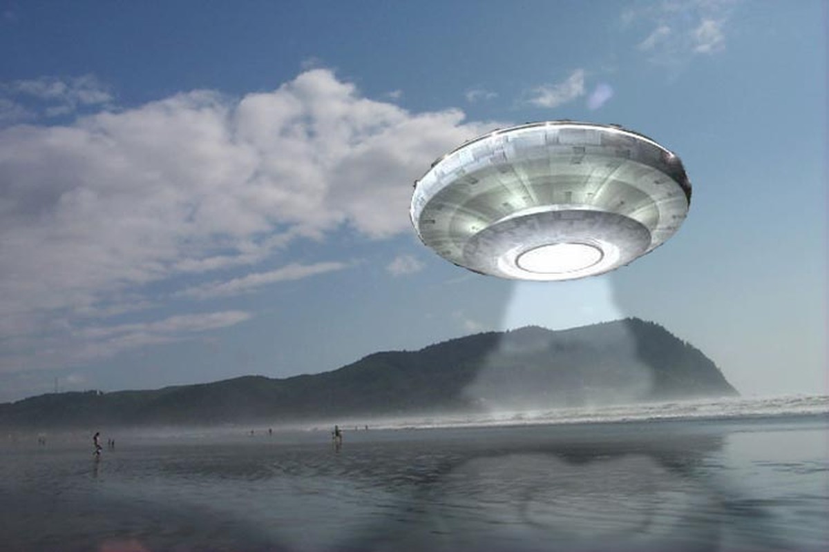 Tiet lo gay soc UFO xuat hien vao ky nghi Giang sinh 1980 o Anh-Hinh-10