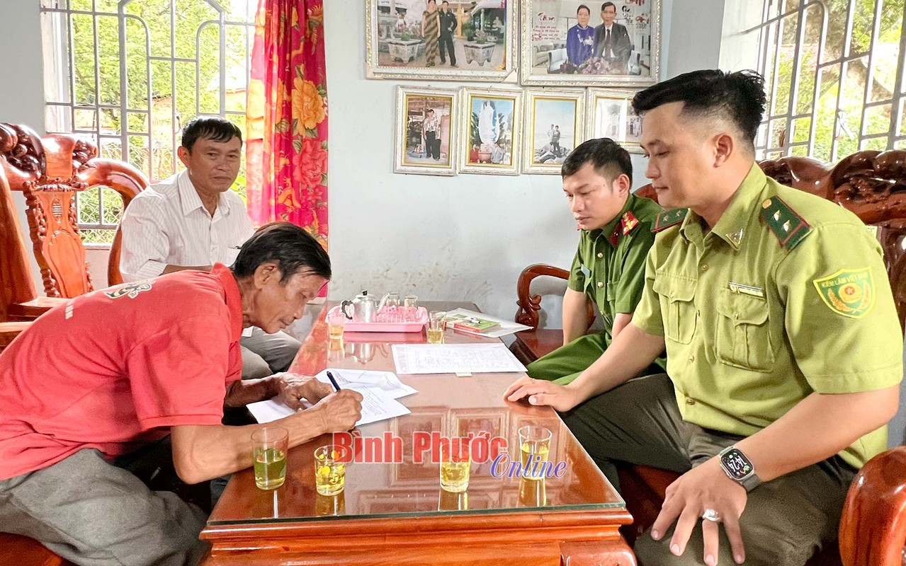 Giao nop tran dat khung 15 kg o Binh Phuoc: Loai quy hiem nhat VN!