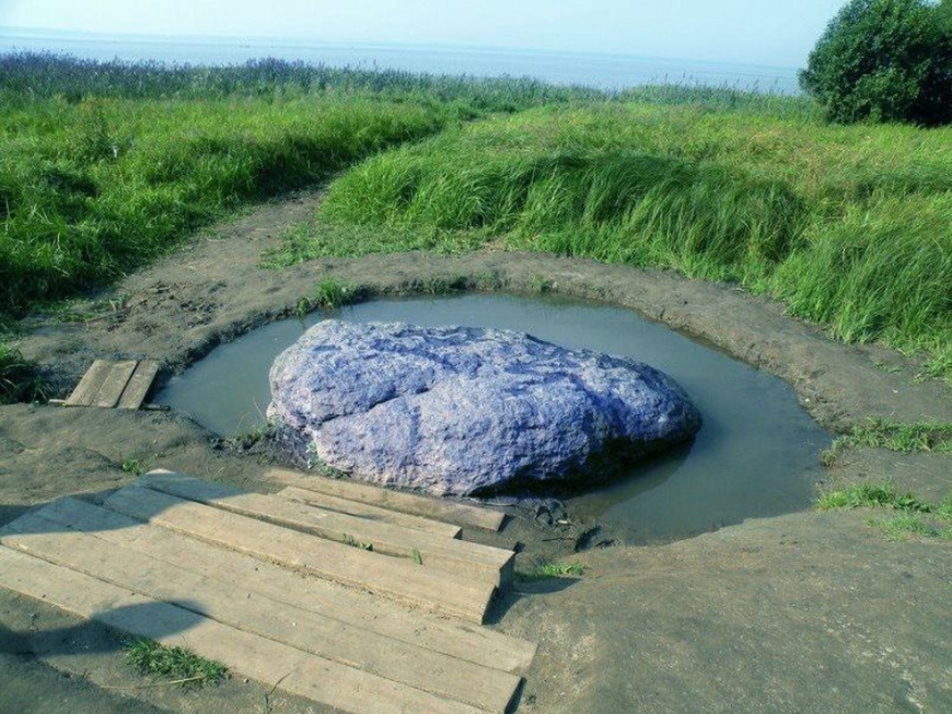 Синий камень переславль история