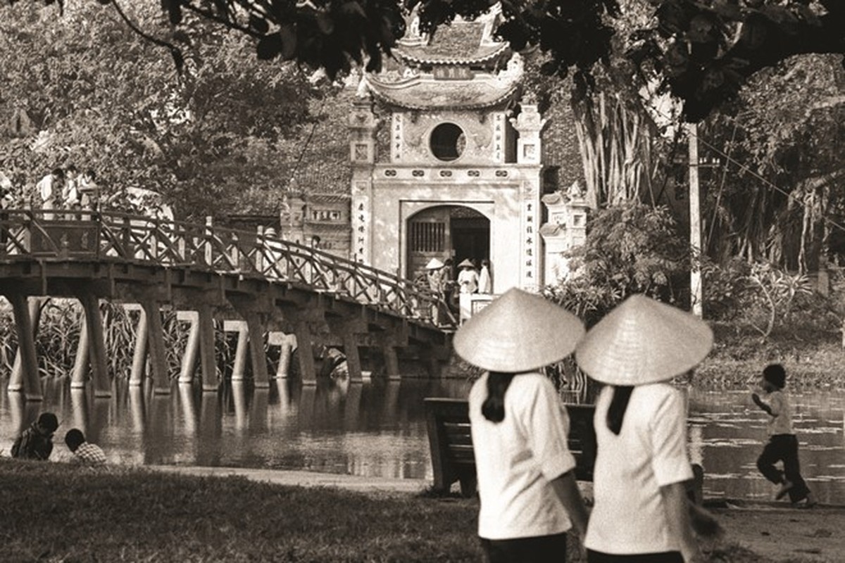 Boi hoi ngam Ha Noi nhung nam 1980 trong bo anh “quy nhu vang”-Hinh-2