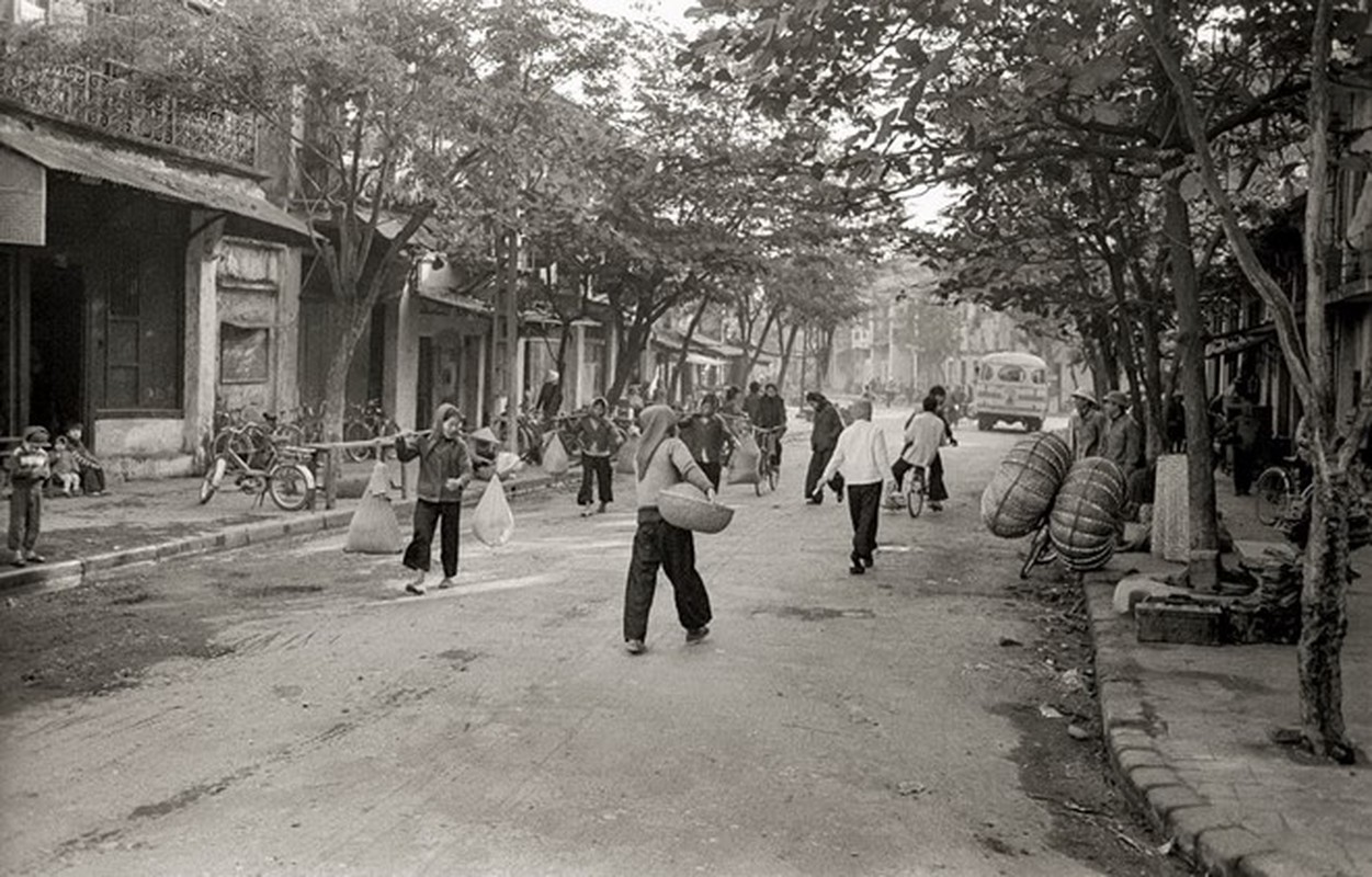 Boi hoi ngam Ha Noi nhung nam 1980 trong bo anh “quy nhu vang”-Hinh-8